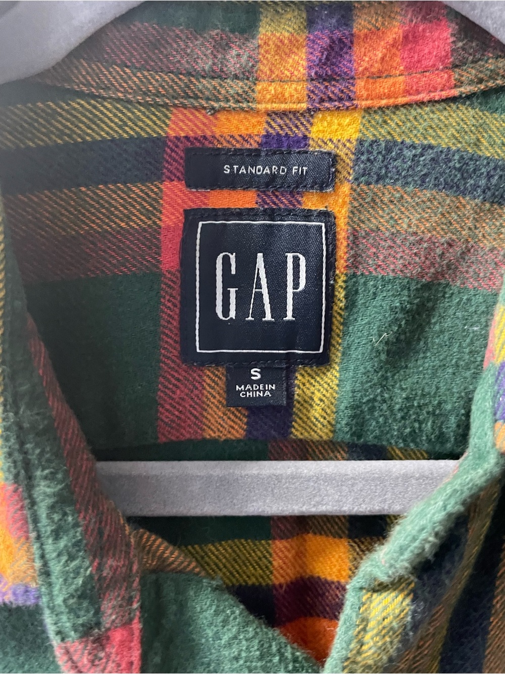 GAP women’s Green Plaid Button-flannel Up Shirt size small - Picture 3 of 4